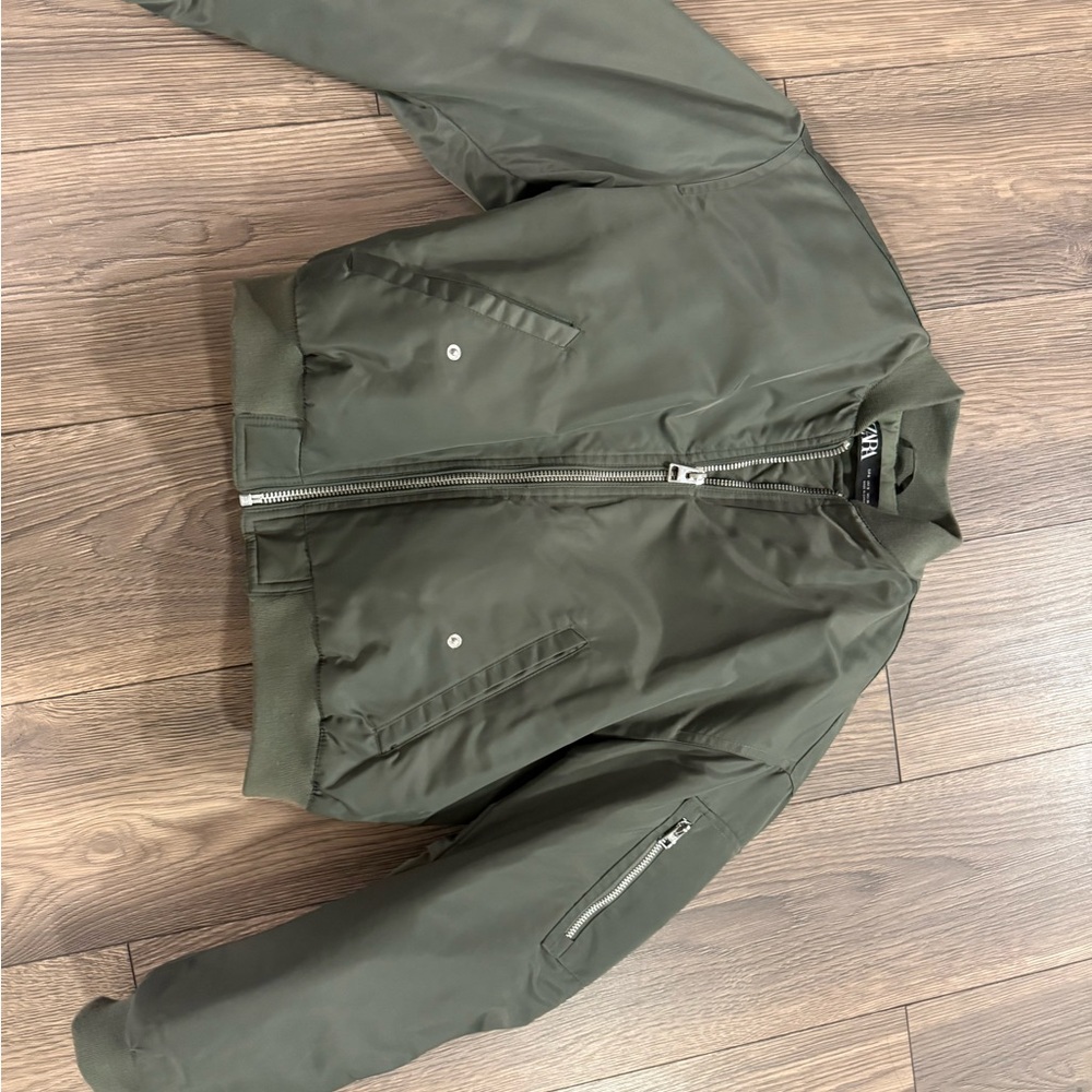 Zara women’s cropped Olive Bomber Jacket